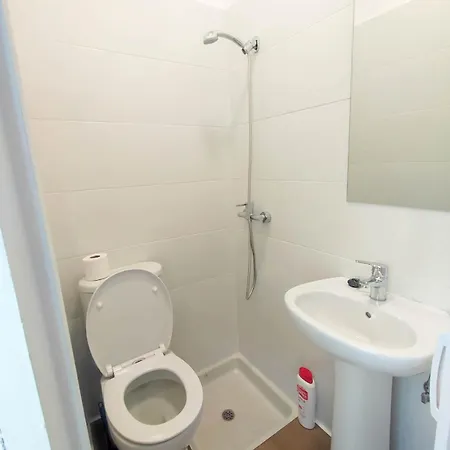 Airinos De Guest house *